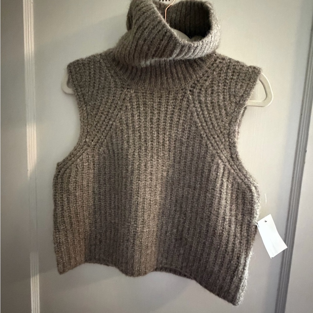 Elegant Gray Ribbed Turtleneck Sweater